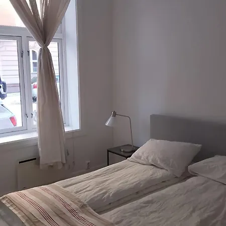 Kingsize Bed Plus Singlebed Full Central Homestay