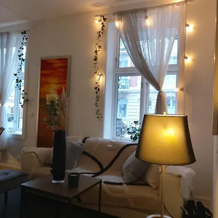 Kingsize Bed Plus Singlebed Full Central Homestay *